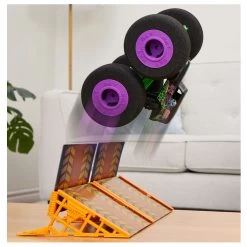 SPIN MASTER Monster Jam – 1:15 RC Car – Ramp Champ Grave Digger -Spielzeugwelt Verkauf 1070373f