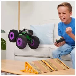 SPIN MASTER Monster Jam – 1:15 RC Car – Ramp Champ Grave Digger -Spielzeugwelt Verkauf 1070373g