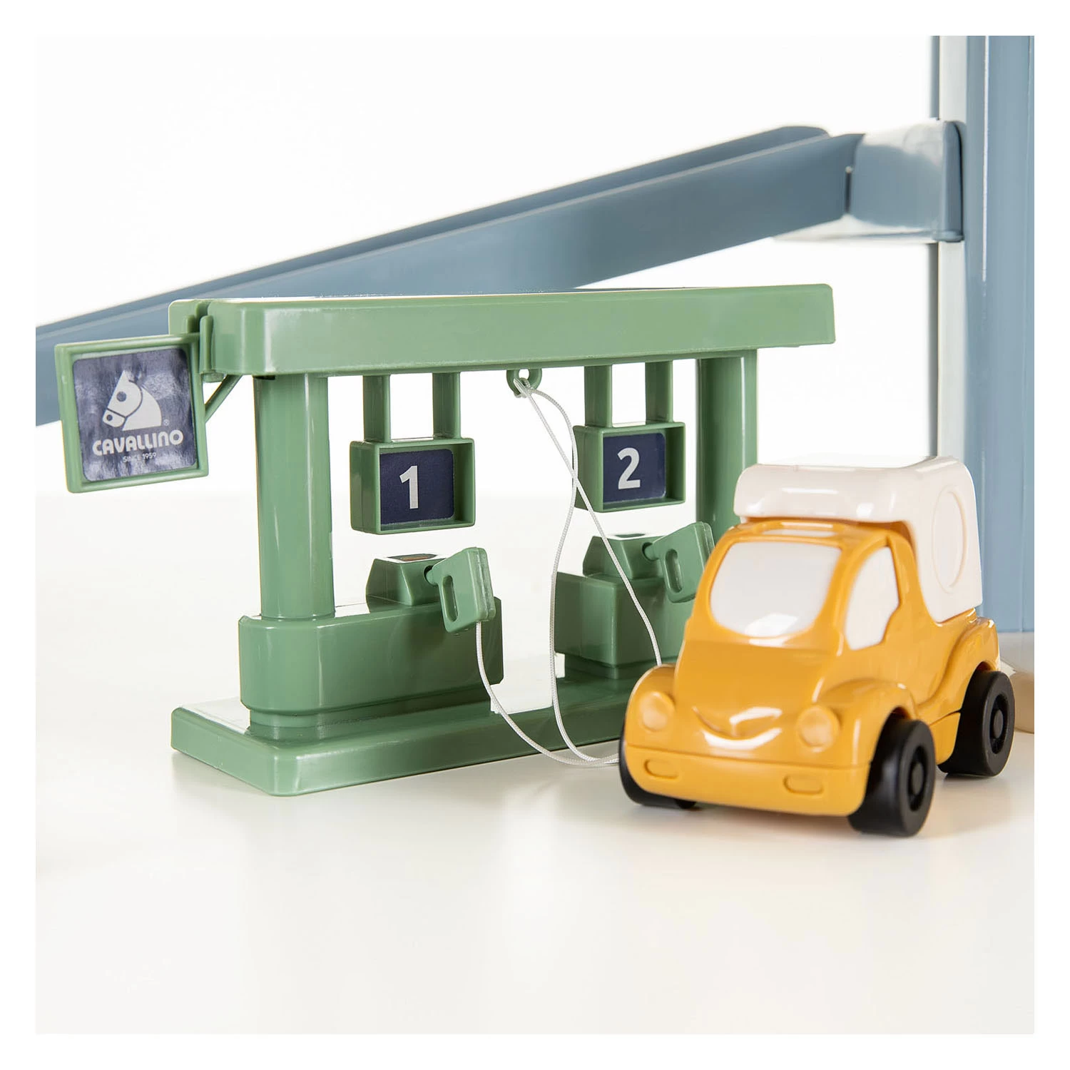 Cavallino Luxusgarage Mit Autos In Pastellfarben 5 Cavallino Luxusgarage Mit Autos In Pastellfarben – Bild 3