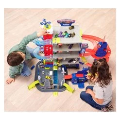 Majorette Super Chase Center Garage 8 Majorette Super Chase Center Garage -Spielzeugwelt Verkauf 1480748d