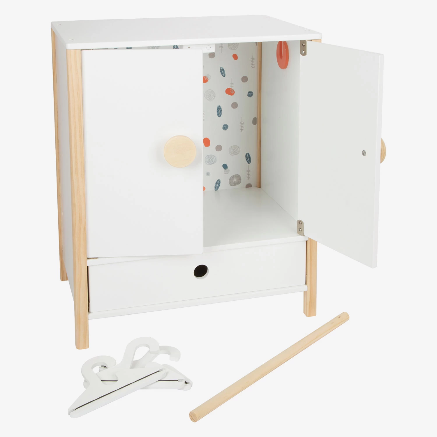 Small Foot - Puppengarderobe Aus Holz, Kleiner Knopf Mit Kleiderbügeln, 3dlg. 7 Small Foot - Puppengarderobe Aus Holz, Kleiner Knopf Mit Kleiderbügeln, 3dlg. – Bild 5